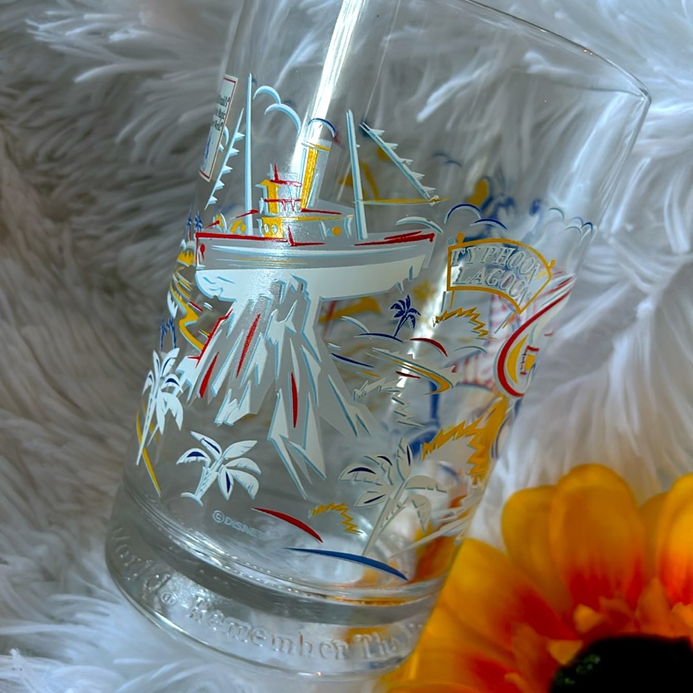 McDonald’s 25th Anniversary Disney Glass - Picture 3 of 7